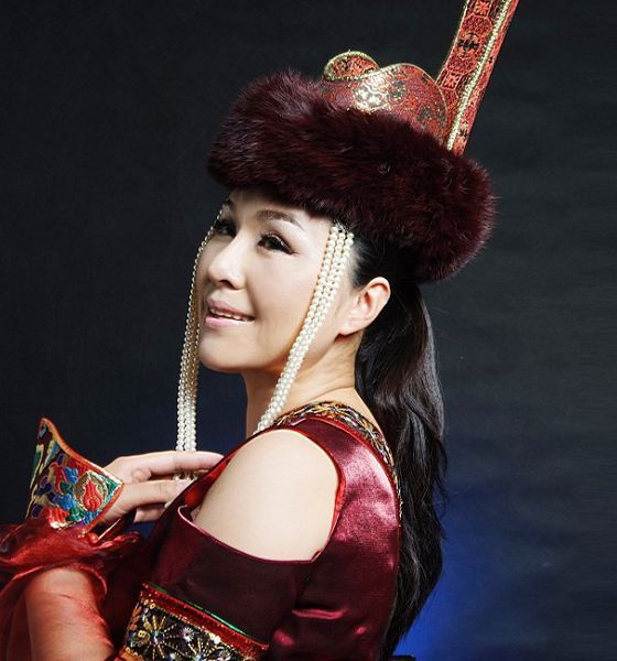 是原唱乌兰托娅(曾用名王丽娜)的成名曲,她的代表作还有《高原蓝》