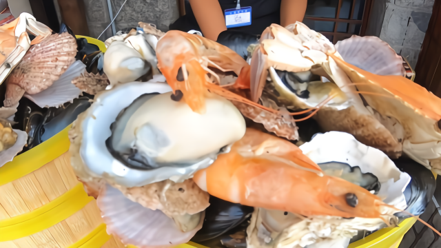 山东日照也有大虾，但是卖的还挺便宜，没有青岛的贵