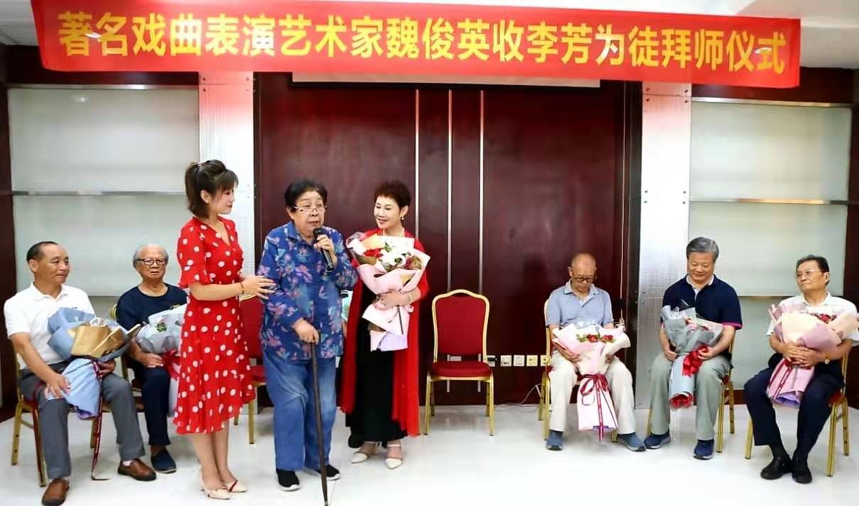 豫剧名家魏俊英喜收安徽新徒