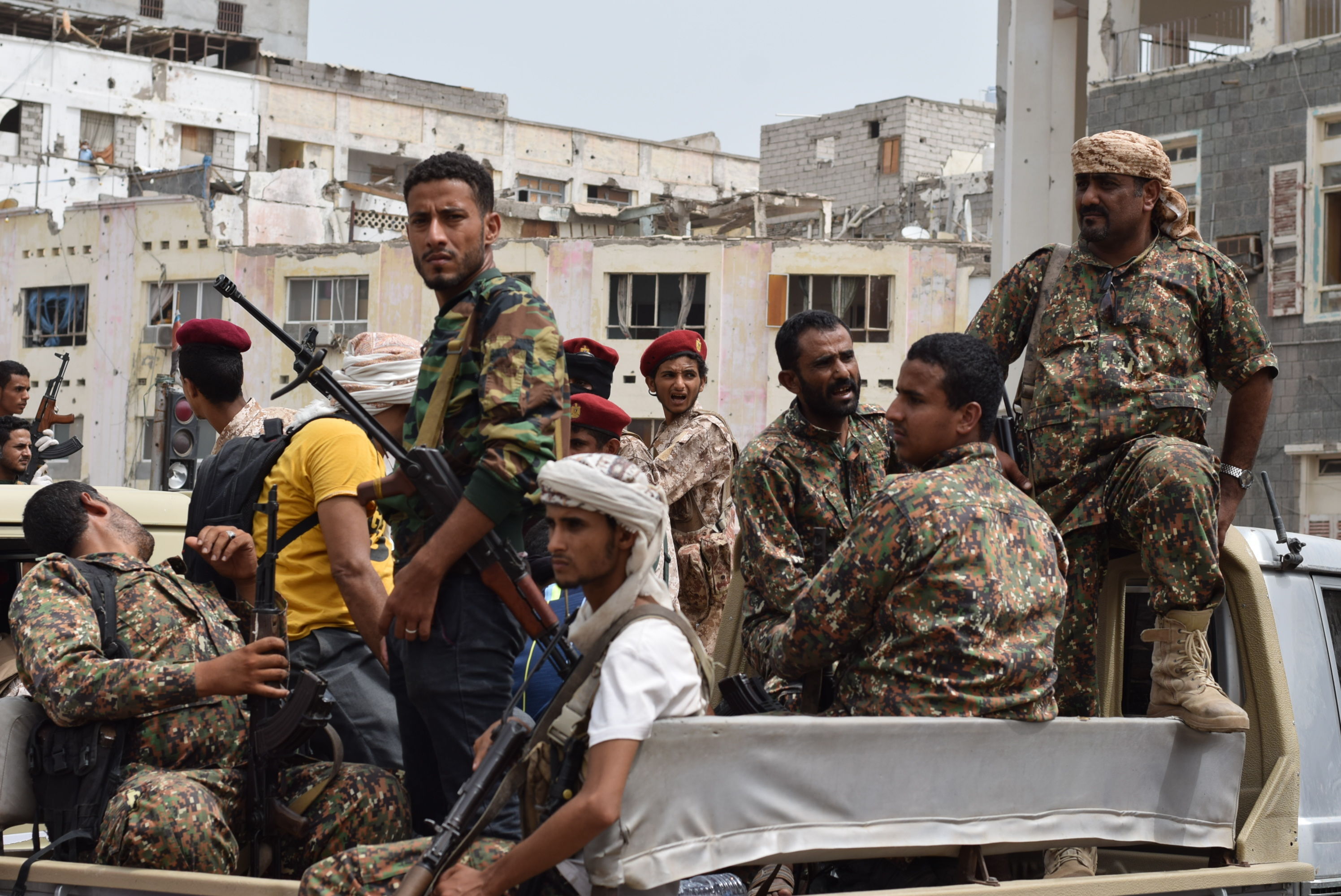 也门爆发冲突24人死亡 另有40多名胡塞武装人员被俘_凤凰网