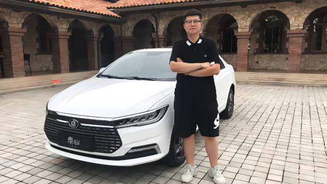龙嘴＋龙须霸气十足！比亚迪全新秦EV 让你成为这条街最亮的崽