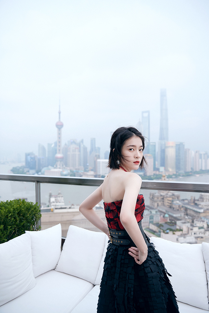 【张雪迎工作室】张雪迎超A亮相活动 红唇泪痣妆塑造凌冽气场