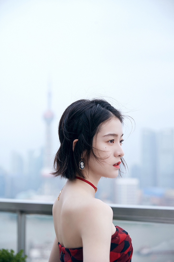 【张雪迎工作室】张雪迎超A亮相活动 红唇泪痣妆塑造凌冽气场