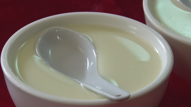 沙湾“奶牛皇后”教你做正宗姜埋奶，传承百年的手艺，好吃又养胃