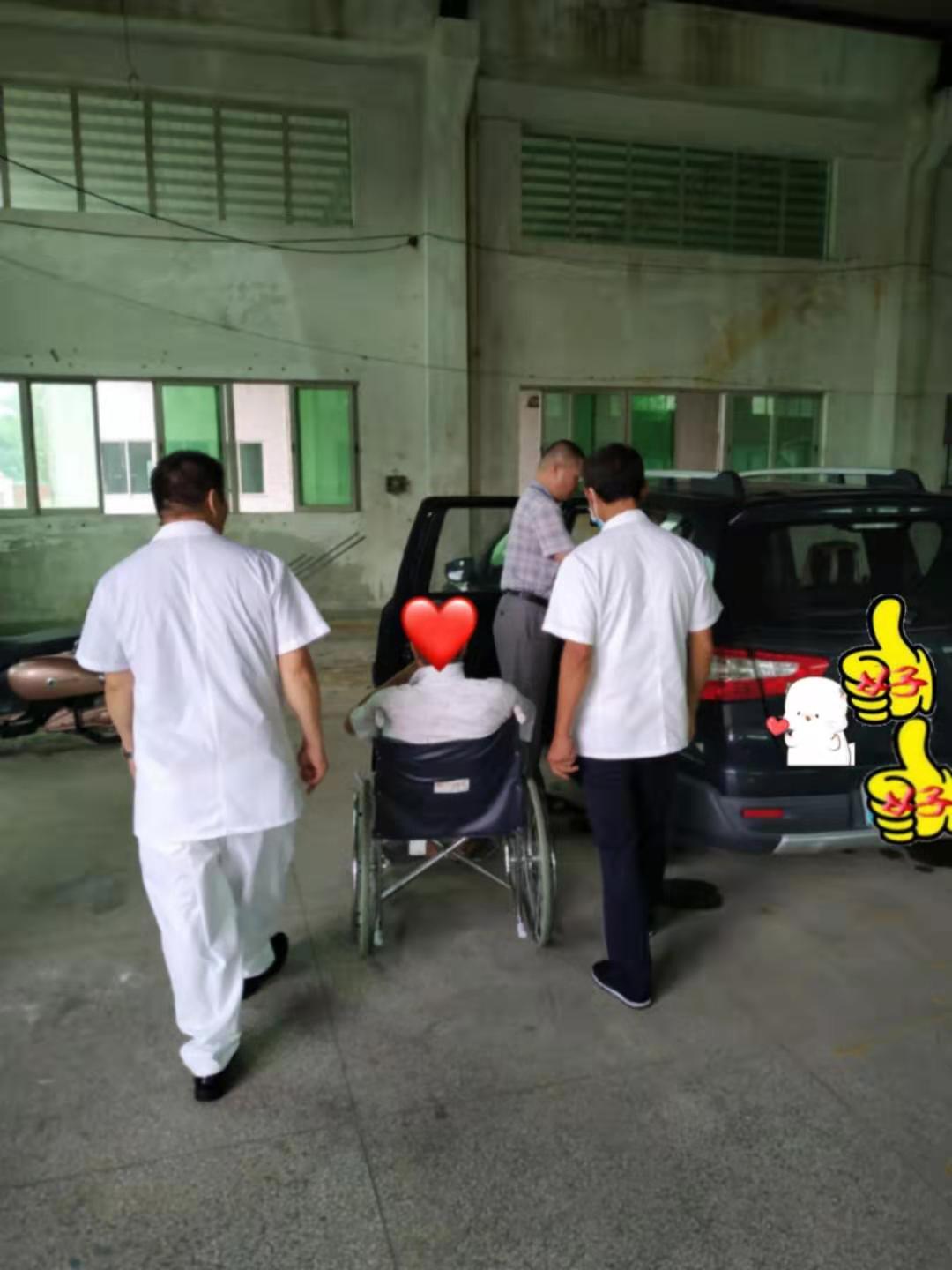 中山市南头镇社区卫生服务中心范枝权副所长,精防梁医生和黄医生莅临
