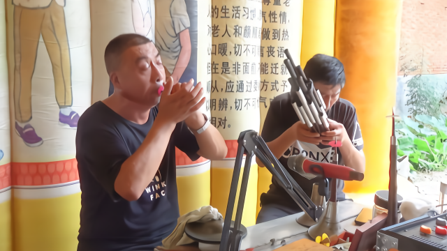 唢呐高手吹豫剧《红灯记》听罢奶奶说红灯，一字一板，像极了原唱