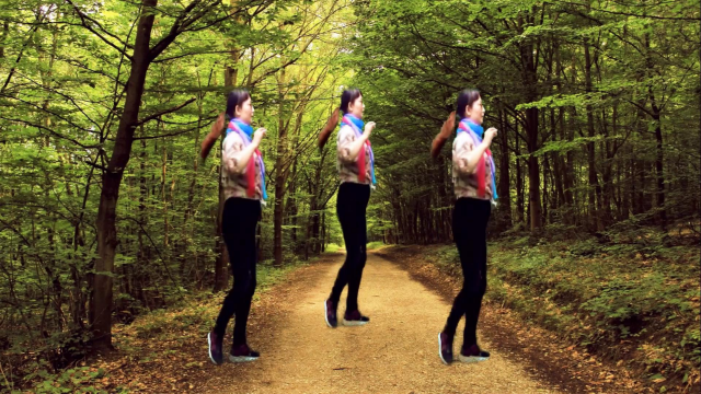 经典老歌原创广场舞《南屏晚钟》，轻歌曼舞悠闲自在步子舞