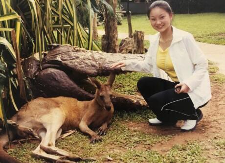 张艺谋娇妻青涩旧照曝光，曾是舞蹈演员，二人相识20年恩爱如初
