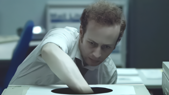 经典科幻短片《黑洞》,一张废纸有穿越物体的