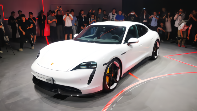 不再怀念汽油车的性能！ 保时捷Taycan全球首秀解析