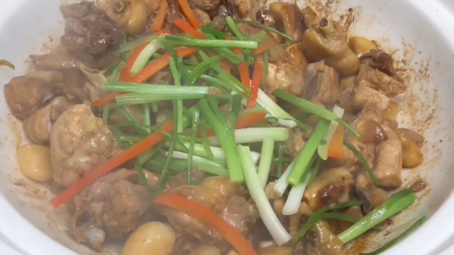 厨师长教你做一道经典粤菜-啫啫鸡，肉质嫩滑，浓香扑鼻，收藏了