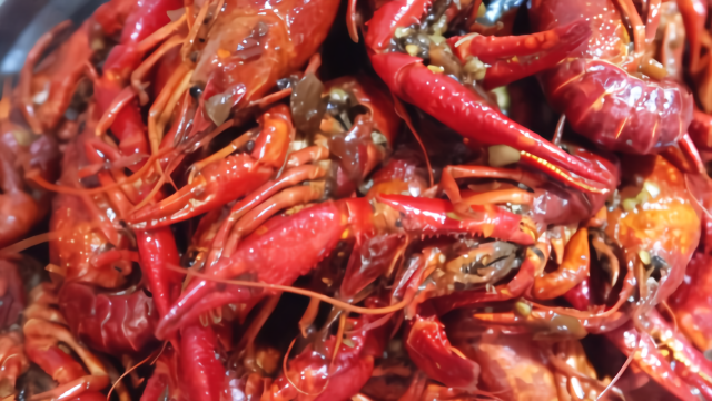 麻辣小龙虾最家常的做法，做法简单，上手容易，吃起