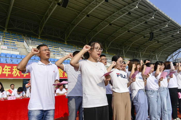 泾县中学举行2019秋季开学典礼暨第35个教师节庆祝表彰大会