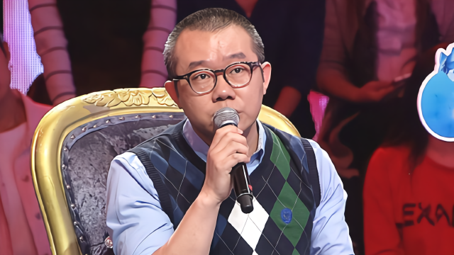 都是知名主持人，看看涂磊的老婆，再看看华少老婆，颜值一言难尽