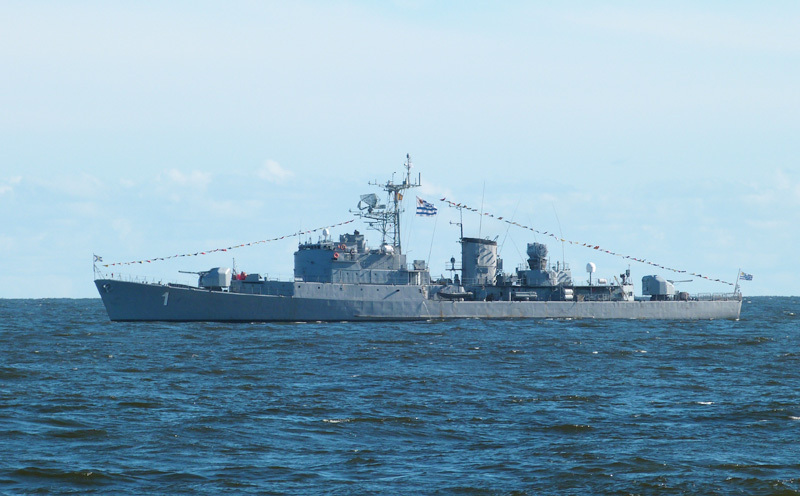 第一,二次世界大战期间,乌拉圭保持小规模的海军舰队,而且一直保持