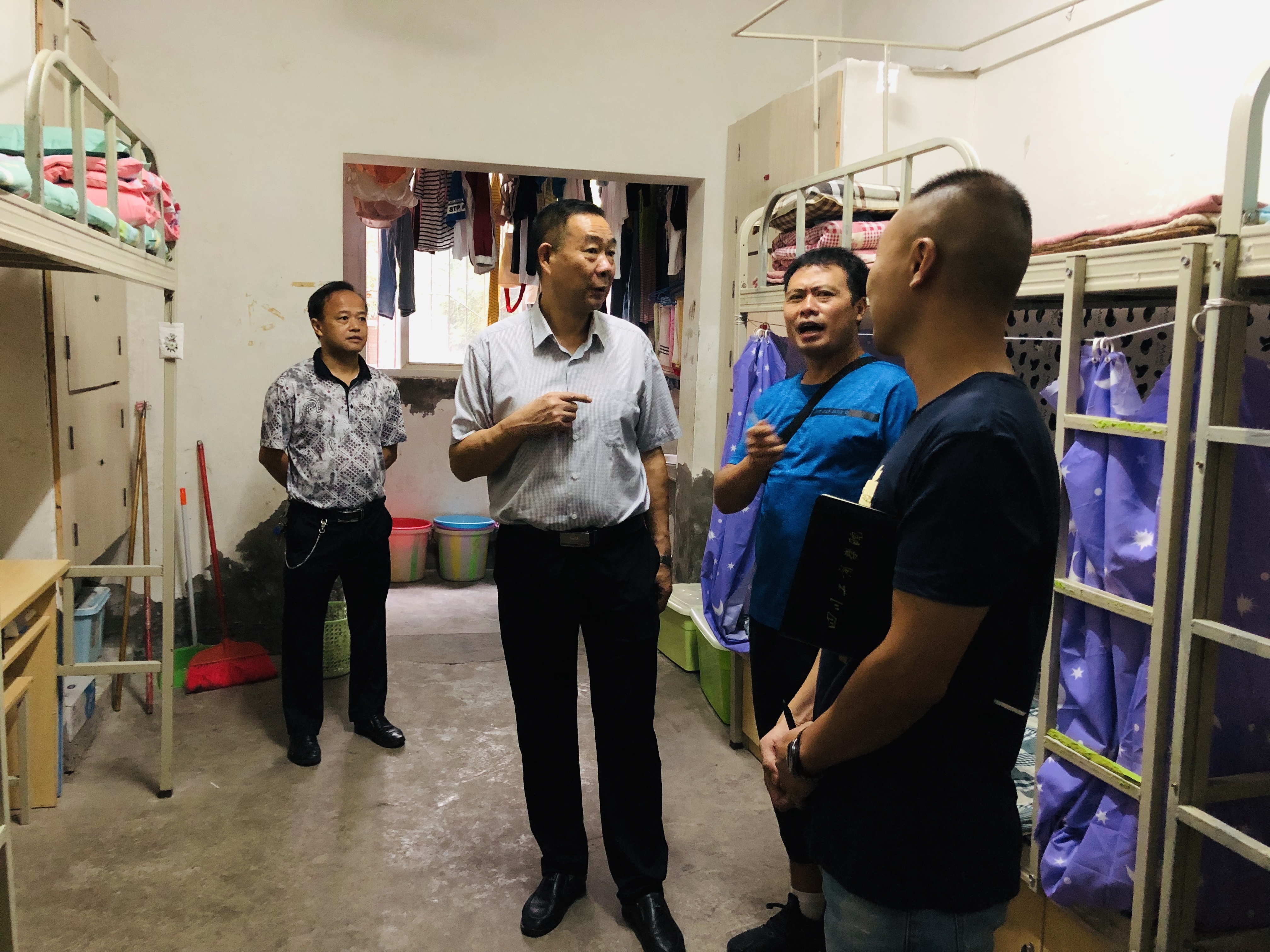 资中二中开展安全隐患排查,筑牢校园安全防线