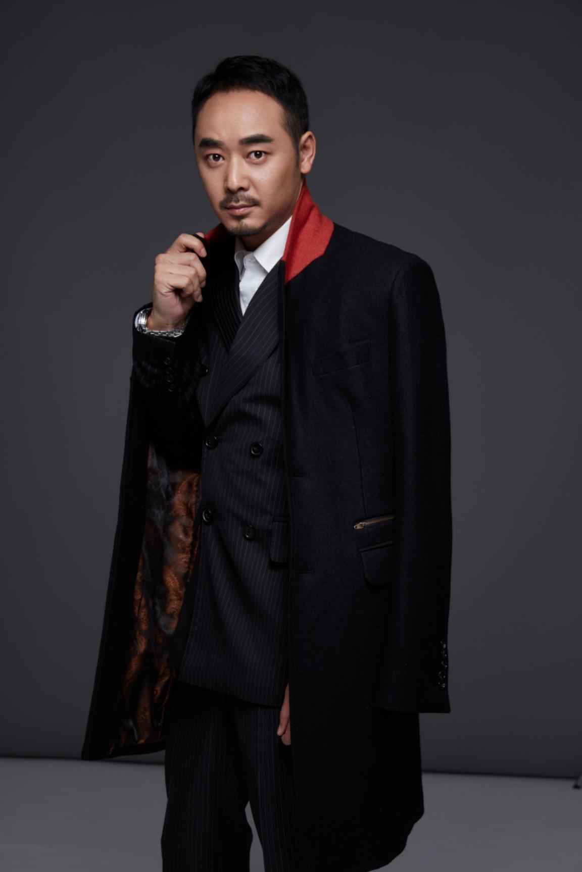 毕业于中央戏剧学院,其代表作有《再见,爸爸》《摇滚水果》《神通佛影