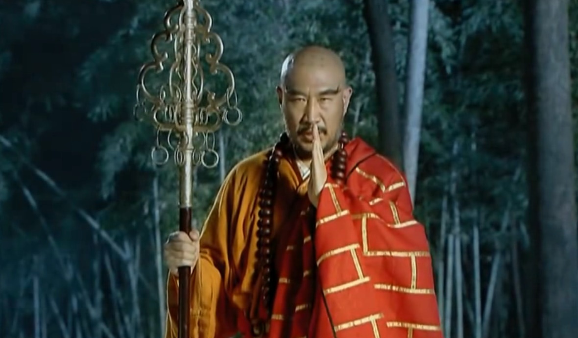 小青偷袭法海,怎料法海实力太强,小青完全不是