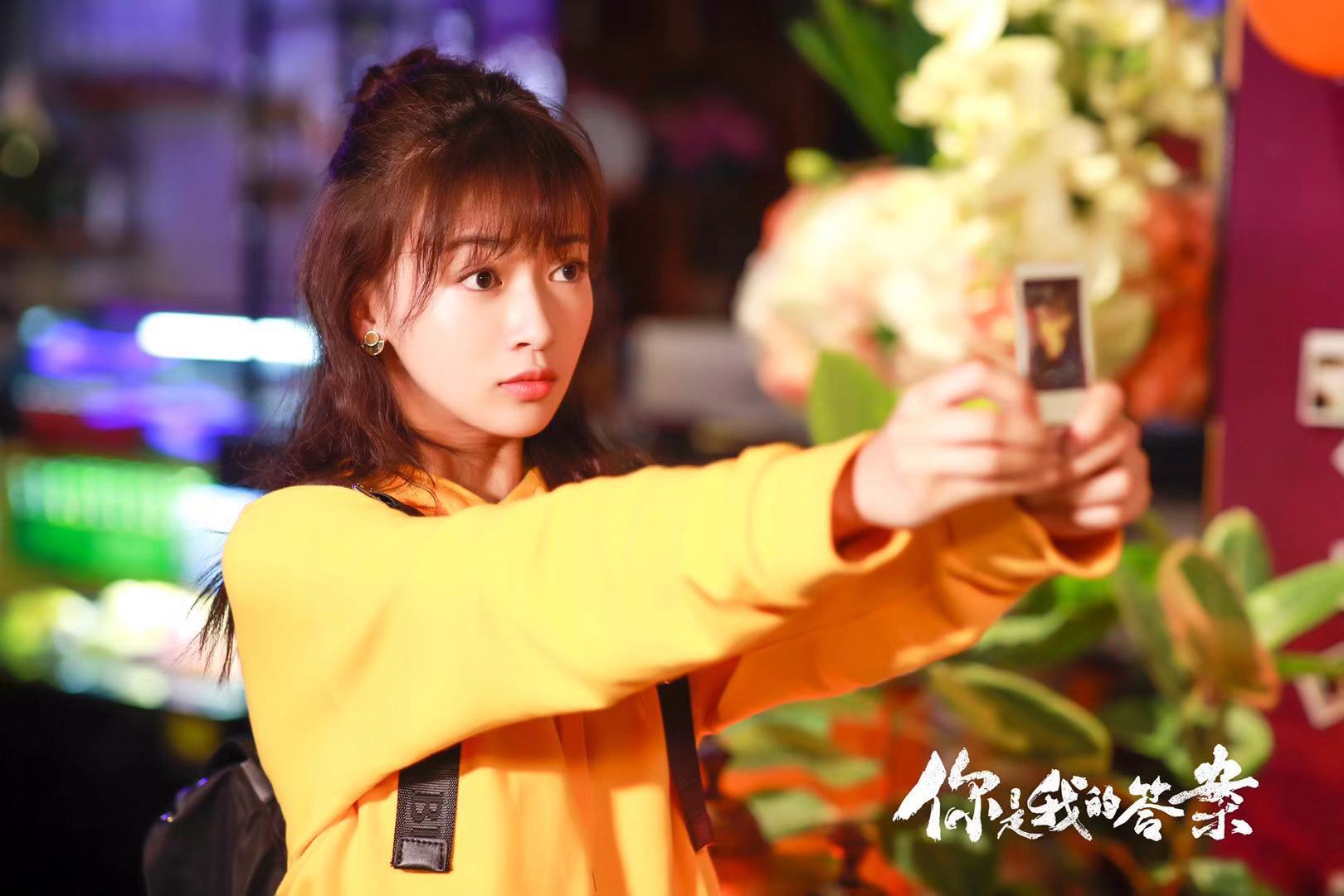 「鹤鸣钟润」吴谨言《答案》造型吸睛 轻松诠释清甜风引热捧