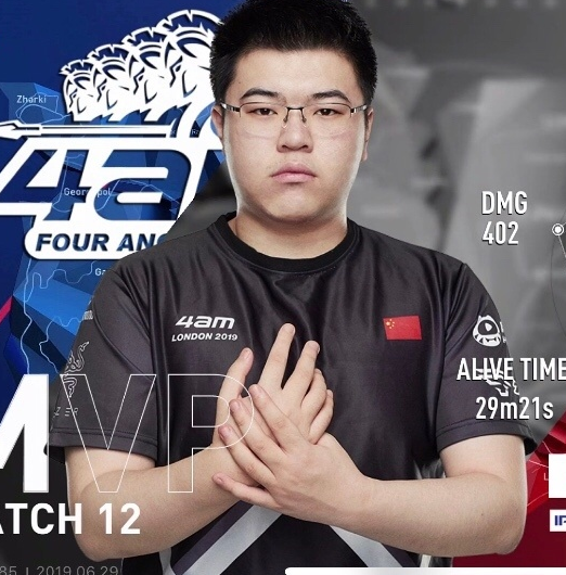 4AM首日吃两鸡，韦神却突发伤病？蜜蜂仔半夜送按摩小姐姐上门丨4am战队韦神id