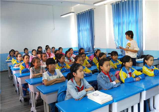 汉滨区瀛湖小学举行女生青春期健康教育活动
