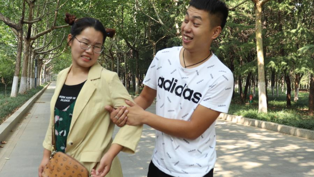 寡妇给光棍介绍对象，不料光棍却看上了寡妇，结局太有意思了