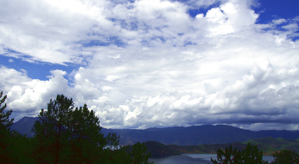 行走的风景(泸沽湖系列—环湖看泸沽湖云卷云舒1__凤凰网