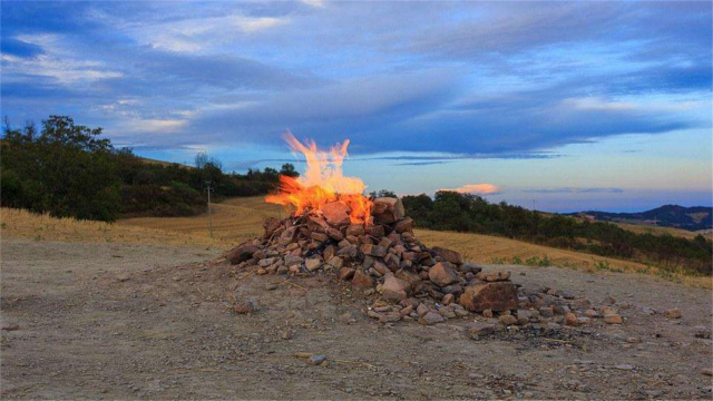 全球最小的火山曾经被当地人用来做饭如今成游客的烧烤胜地