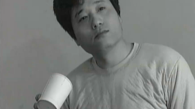 一代黑道大哥在监狱吃屎喝尿为哪般?干了这杯