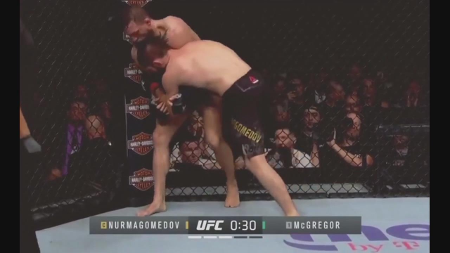 小鹰在场上与嘴炮发生矛盾, 两人对决激烈