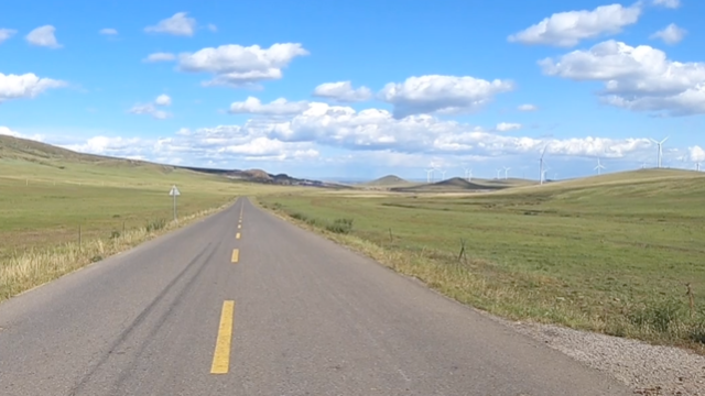 呼伦贝尔大草原的景色太美，就像电脑开机桌面一样，天上人间