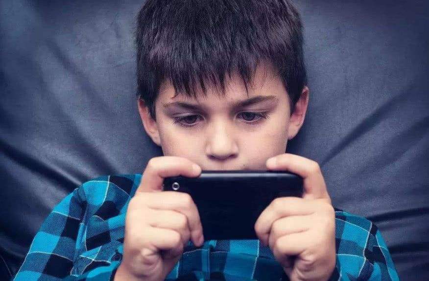 「鹿鸣财经」00后成iPhone11的消费主力军 为啥年轻人的钱更好赚？