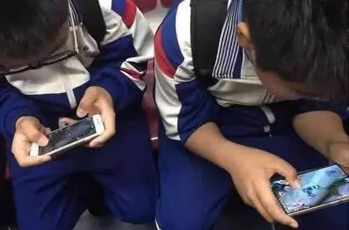 「鹿鸣财经」00后成iPhone11的消费主力军 为啥年轻人的钱更好赚？