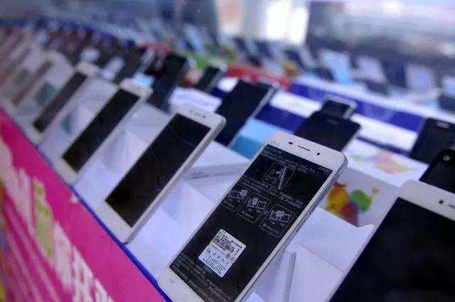 「鹿鸣财经」00后成iPhone11的消费主力军 为啥年轻人的钱更好赚？