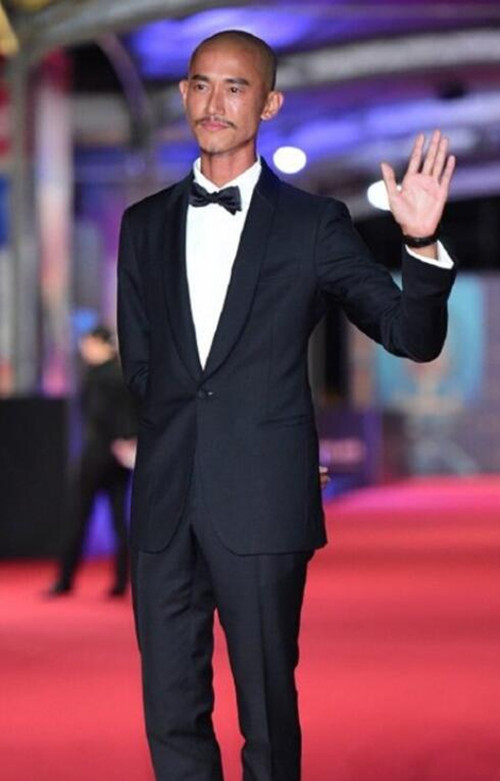 「长春国贸娱乐」37岁的吴慷仁近照曝光，为新戏暴瘦改变形象，与昔日判若两人！