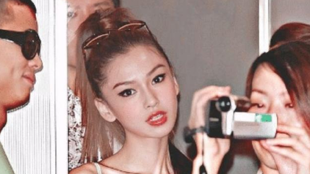 杨颖日本出道照片曝光，和现在的样子判若两人，网友：到底整没整