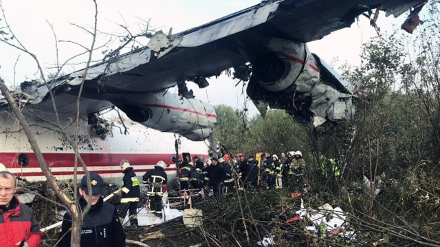 现场：乌克兰一架运输机紧急迫降致5人死亡 坠机前曾联系机场