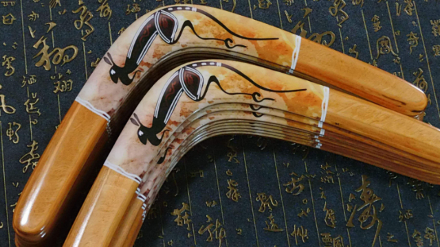 漂亮的回旋镖：澳洲土著独门武器，上能打鸟下能打袋鼠