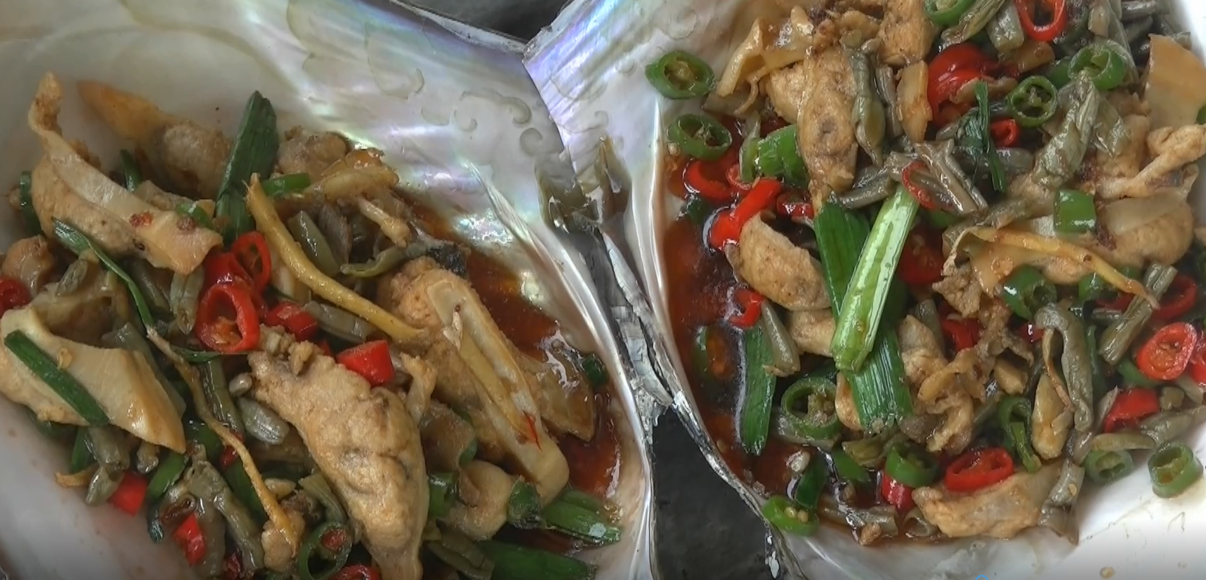 在水库捡了2个超级大河蚌，这样做着吃，鲜香美味吃着真过瘾