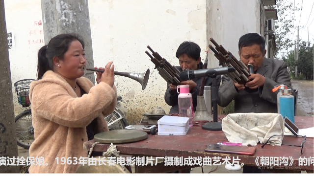 美女唢呐演奏豫剧《朝阳沟》,一字一板,就像真