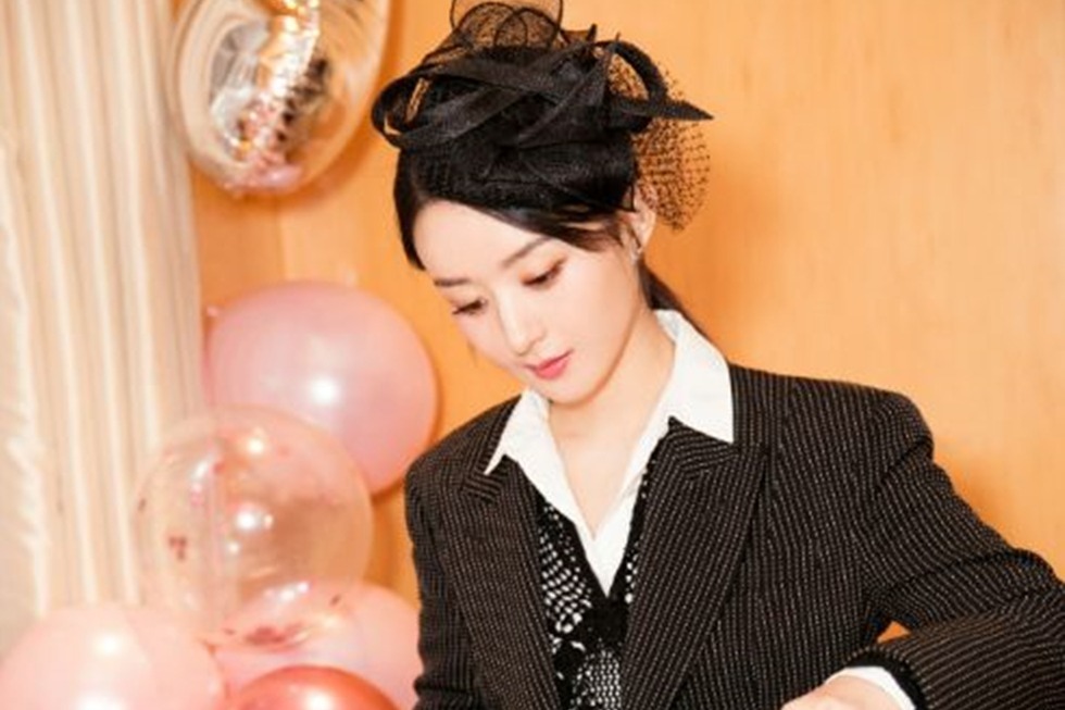 赵丽颖被嘲没婚礼没钻戒,32岁生日现场首晒,但