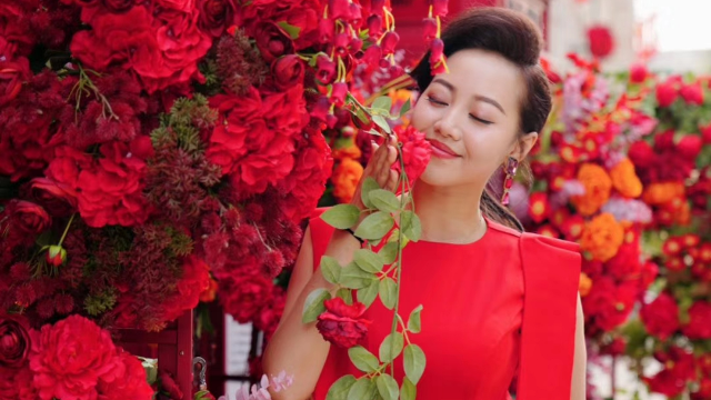 青年歌唱家郑颖娟在新中国成立七十周年之际湛江放歌《祖国颂》