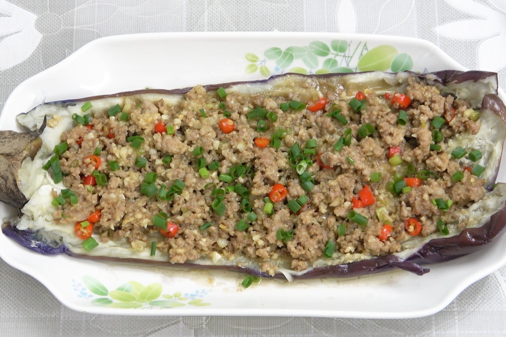 教你一道用微波炉做的美食，烤肉沫茄子，超好吃！