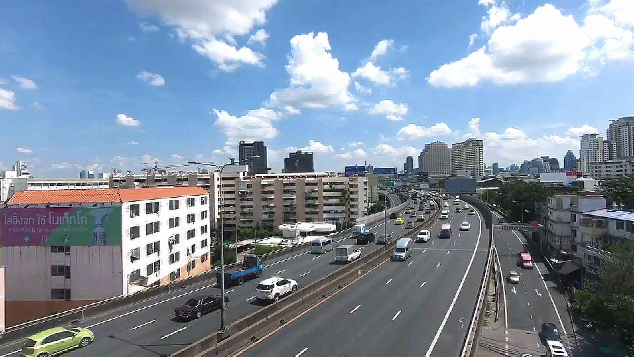 泰国 - 天空列车 - 素坤逸线侧窗视图