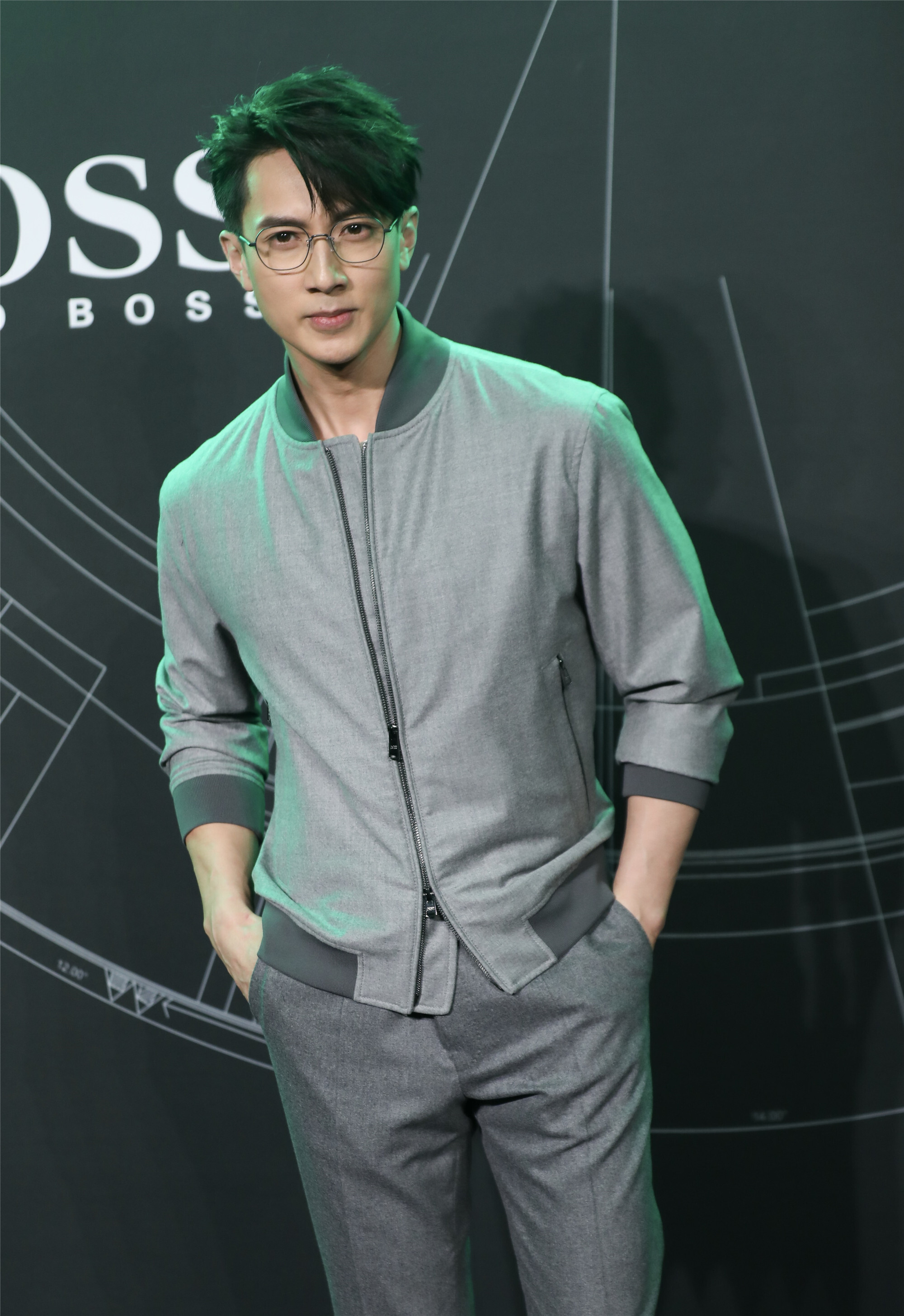 「娱乐星动」刘涛张嘉倪一飒一柔美翻了 李易峰穿红装与赵又廷吴尊同台比帅