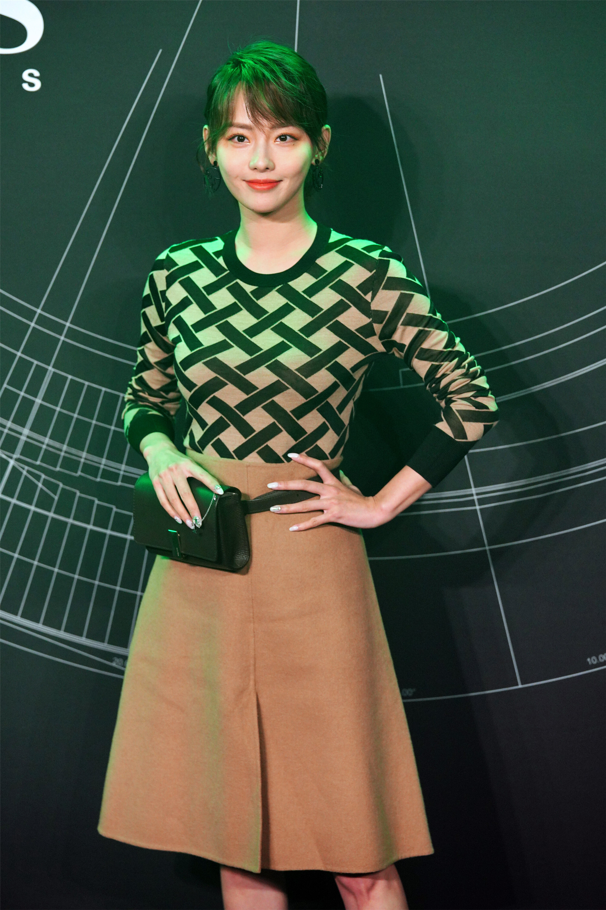 「娱乐星动」刘涛张嘉倪一飒一柔美翻了 李易峰穿红装与赵又廷吴尊同台比帅