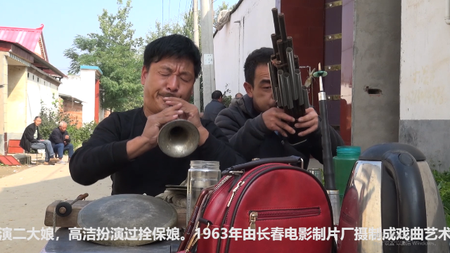 唢呐高手吹豫剧《朝阳沟》栓宝银环对唱，一人演奏两个角色，真绝