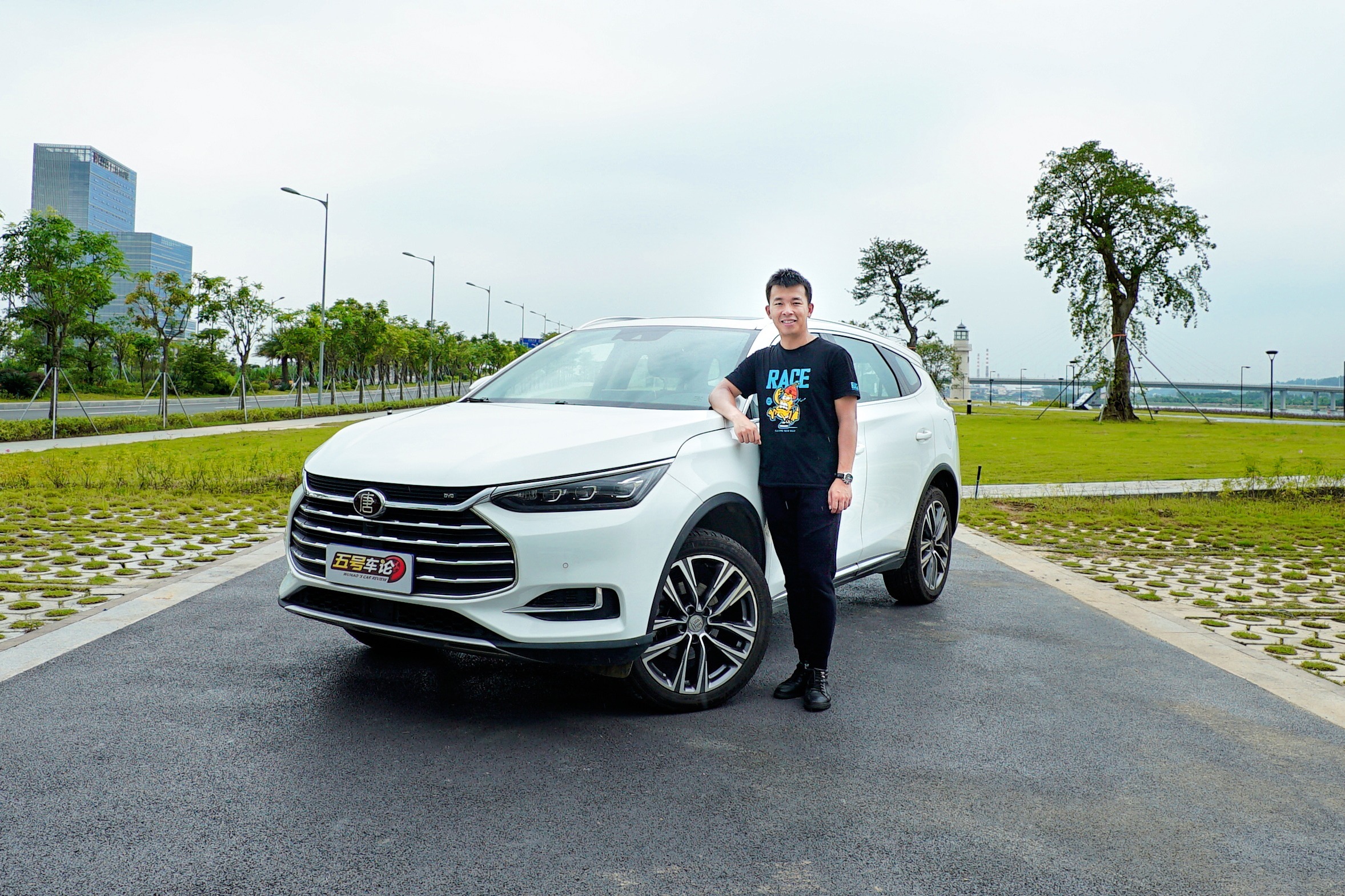 实测高速油耗8.3L 7座中型SUV比亚迪唐燃油