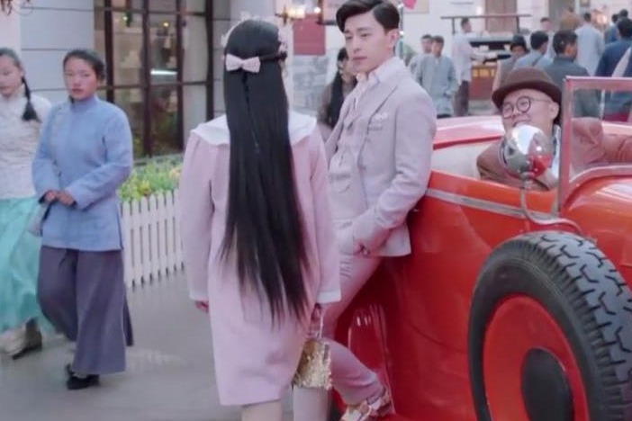 土豪轩街边苦等海棠，你也有今天啊《海棠经雨胭脂透》