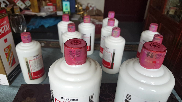 视频看茅台瓶盖上面的日期有什么不一样